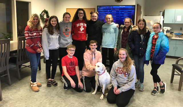 Grinnell Middle School 7th & 8th Grade Student Council with Paula Simon and therapy dog Ash